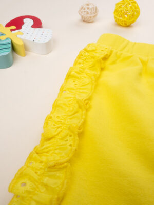 Pantalón corto amarillo de niña de rizo francés y sangallo - Prénatal