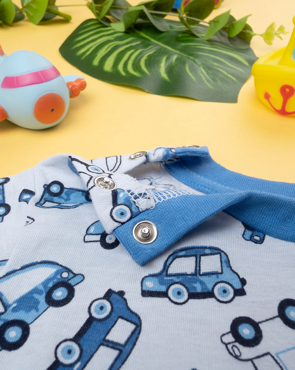 Pijama de dos piezas con estampado allover azul bebé - Prénatal