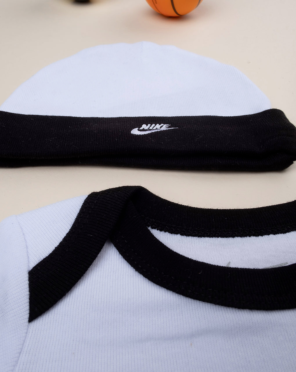 Conjunto de 3 piezas gorra nike + maillot + zapatillas blanco y negro - Nike