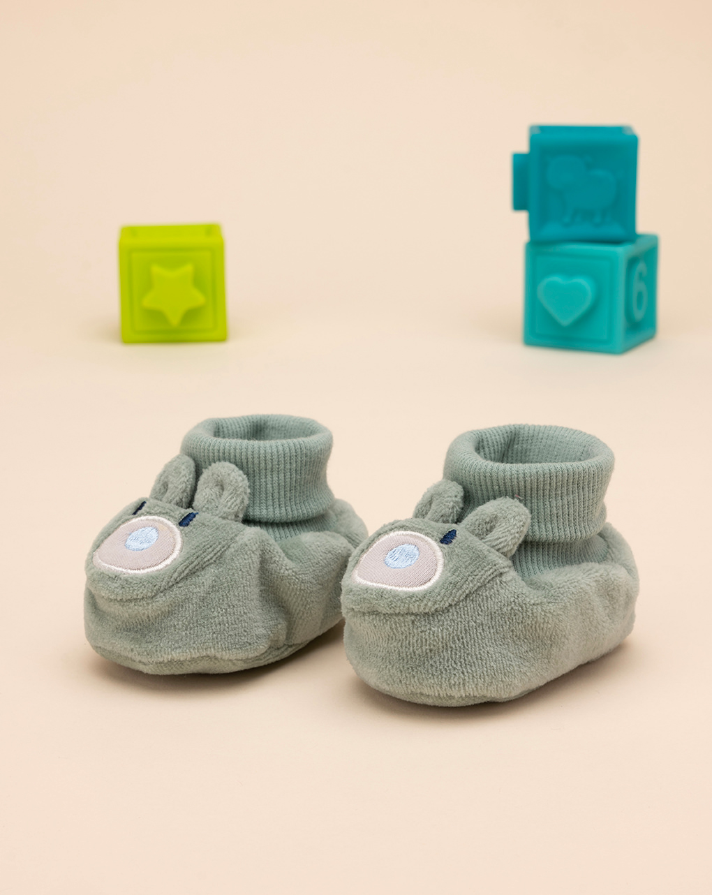 Zapatillas de chenilla verde bebé - Prénatal