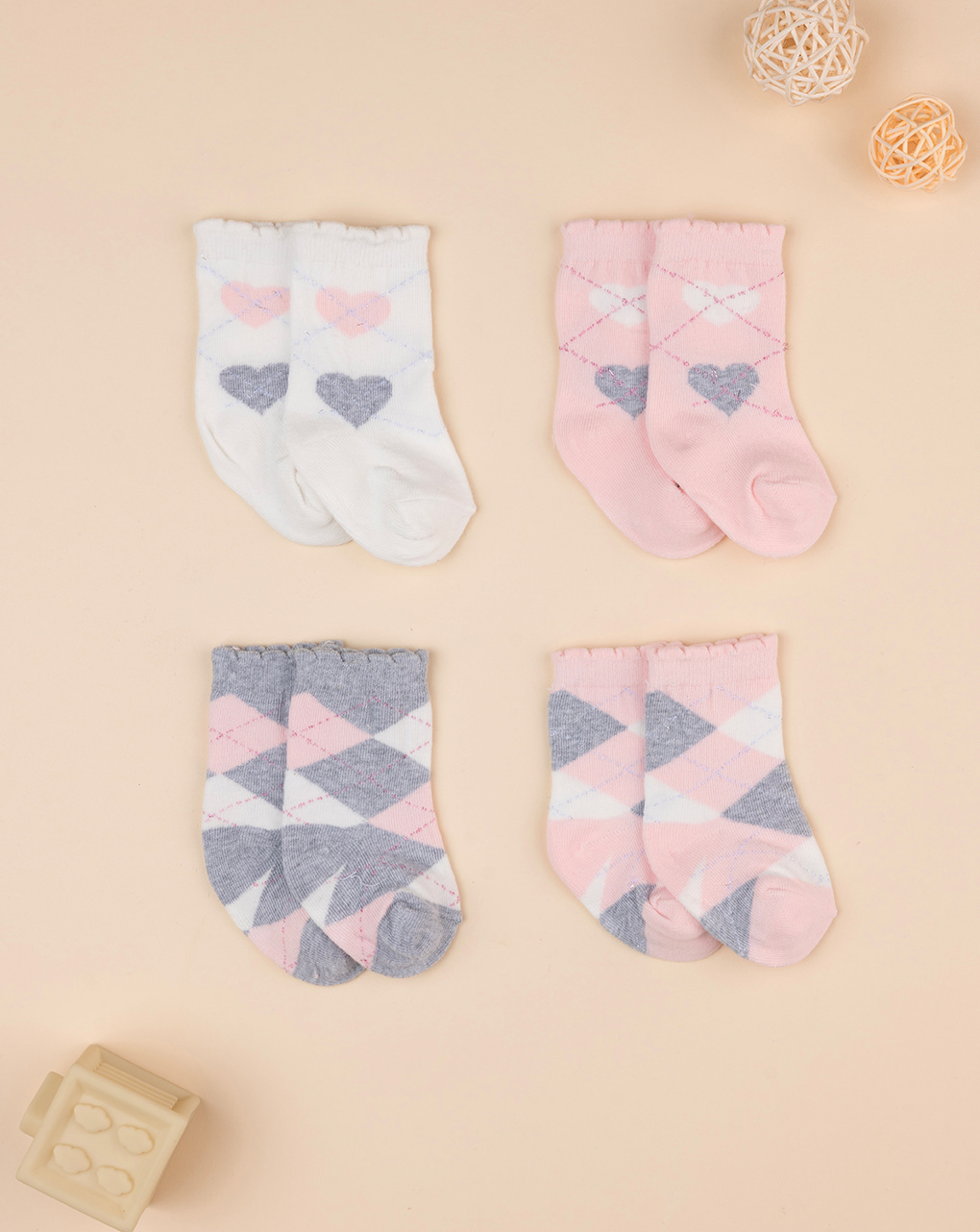 Lote de 4 calcetines de niña en varios colores - Prénatal Store Online