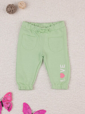 Pantalón de deporte "love" verde de niña - Prénatal