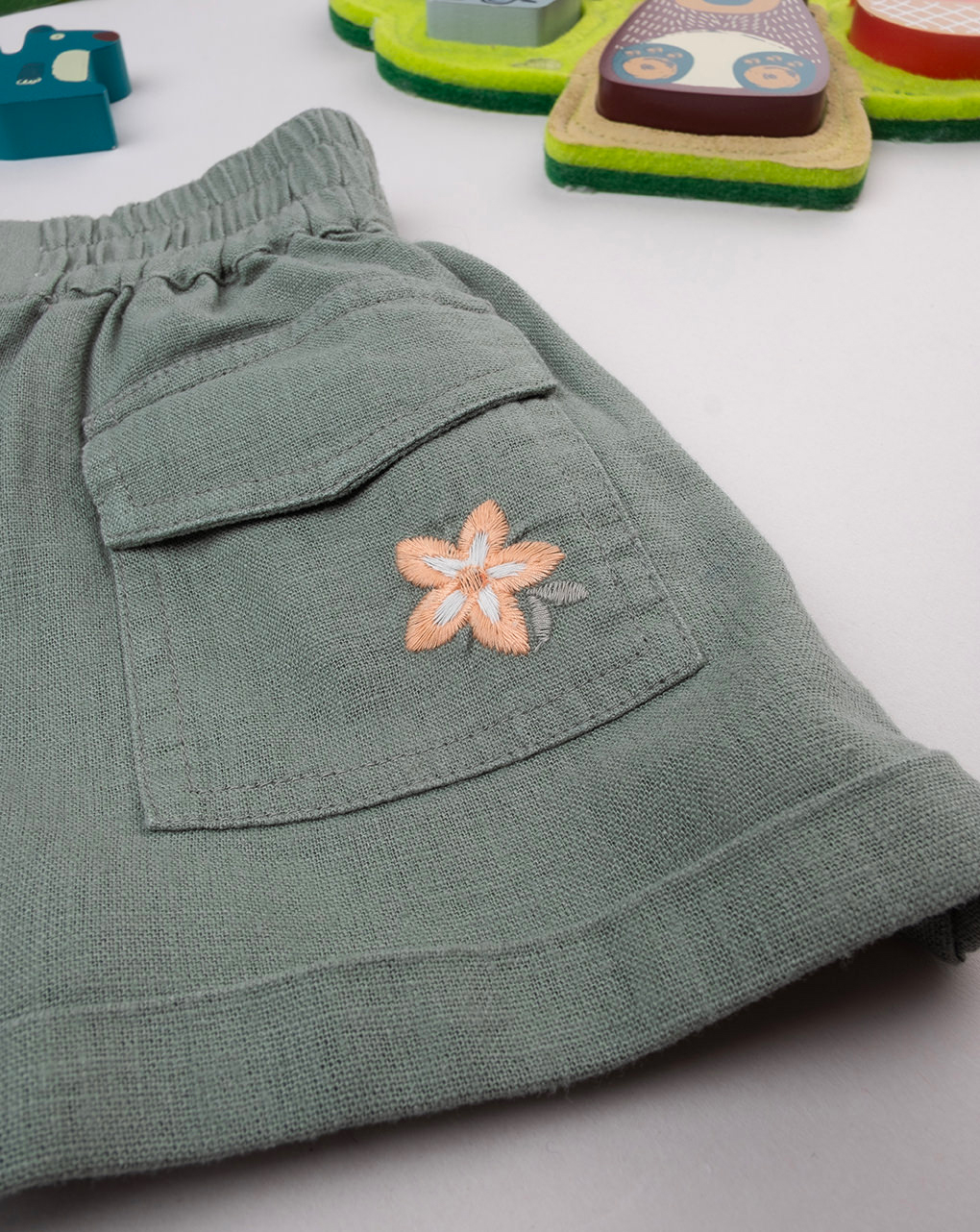 Pantalón corto de lino verde para niña - Prénatal