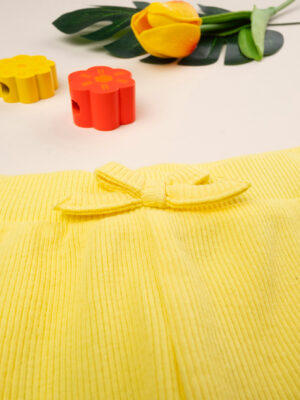 Pantalones cortos amarillos de canalé para niña - Prénatal